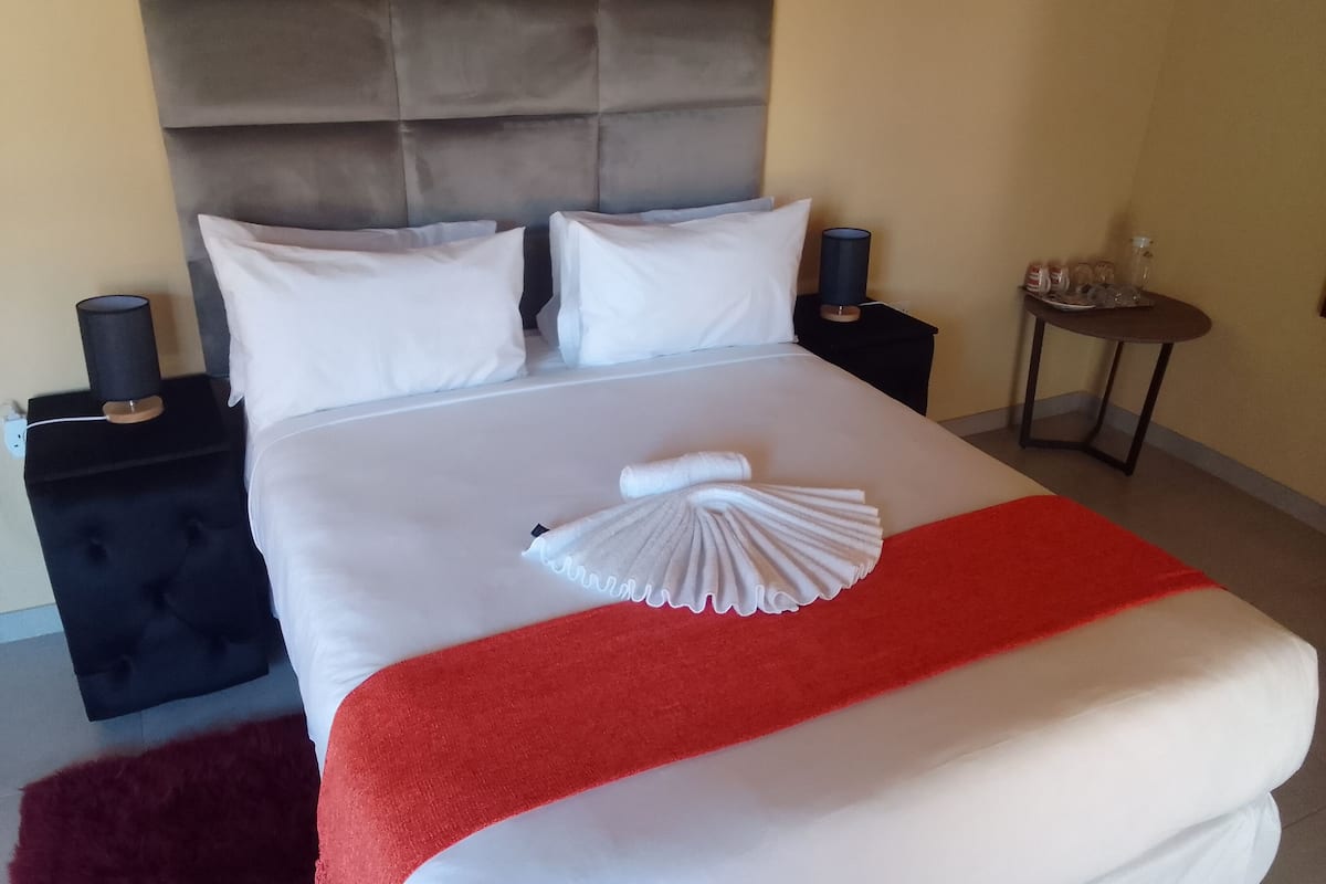 comfort double room | 1 bedroom, desk, iron/ironing board, free wifi