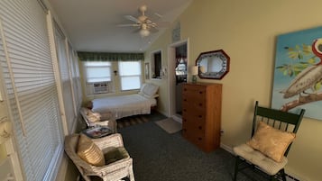 5 bedrooms, iron/ironing board, free WiFi, bed sheets