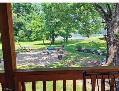 Lake Front Cabin on Seneca Lake.  Come play in the lake.
Sleeps 8, 5 beds