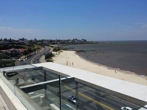 Am Strand, Liegestühle, Strandtücher