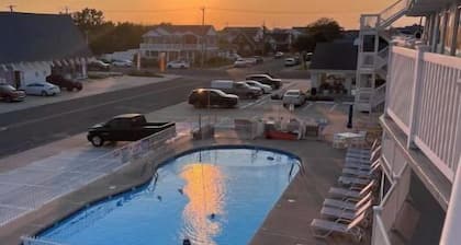 New, sunny Wildwood Crest condo! Excellent location, 1 block to beach ☀️🌊