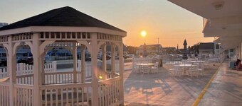 No cleaning fee! Sunny Wildwood Crest condo! Perfect spot, 1 block to beach ☀️🌊