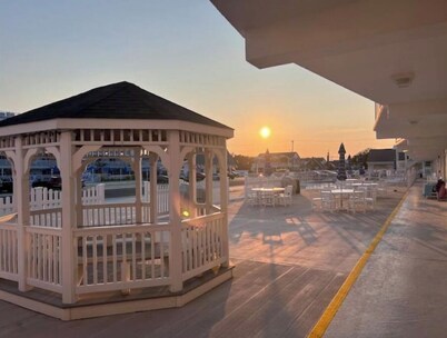 No cleaning fee! Sunny Wildwood Crest condo! Perfect spot, 1 block to beach ☀️🌊