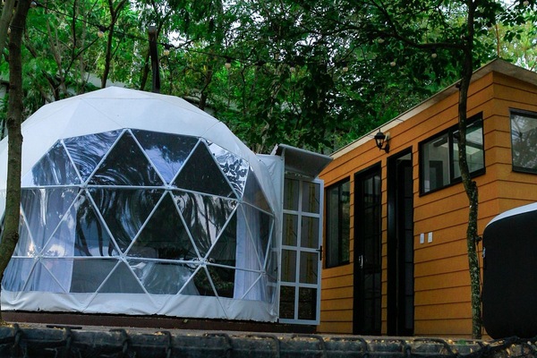 Facade / entrance,Photo of the whole room