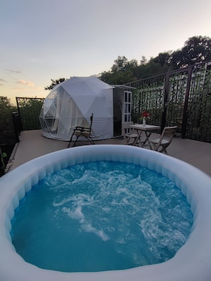 Terrace/patio - Romantic glamping at Vista Hermosa, enjoy nature in a private and cozy environment. (San joaquin-La Mesa)
