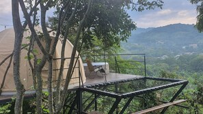 Bañera de hidromasaje al aire libre