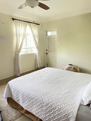 2 Schlafzimmer, Zimmersafe, Schreibtisch, Bügeleisen/Bügelbrett