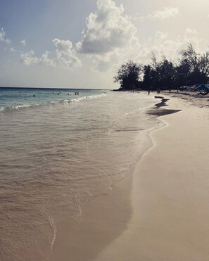 Una playa cerca, toallas de playa