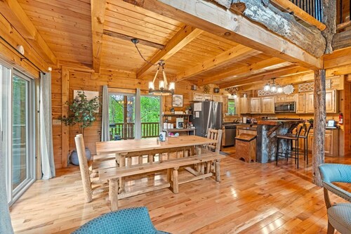 Hot Tub, Sauna, GameRoom: Pool Table, Arcade, Ping Pong, Foosball. Hiking Nearby