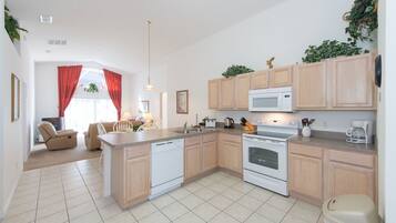 獨棟房屋 | 私人廚房 | 大型冰箱、微波爐、烤箱、爐台