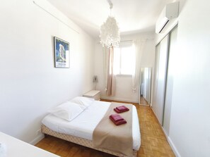 3 bedrooms, iron/ironing board, bed sheets