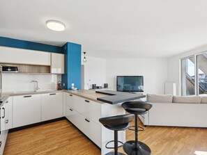 Réfrigérateur, micro-ondes, four, lave-vaisselle