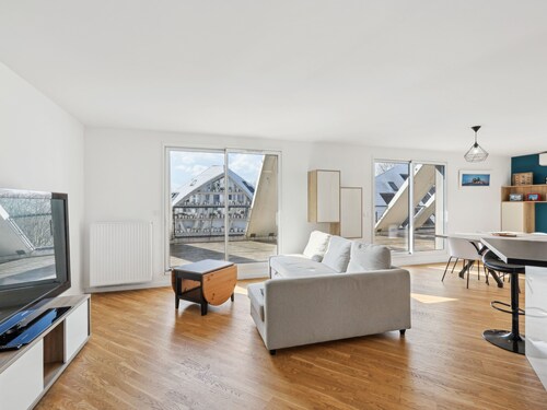 spacious and bright apartment