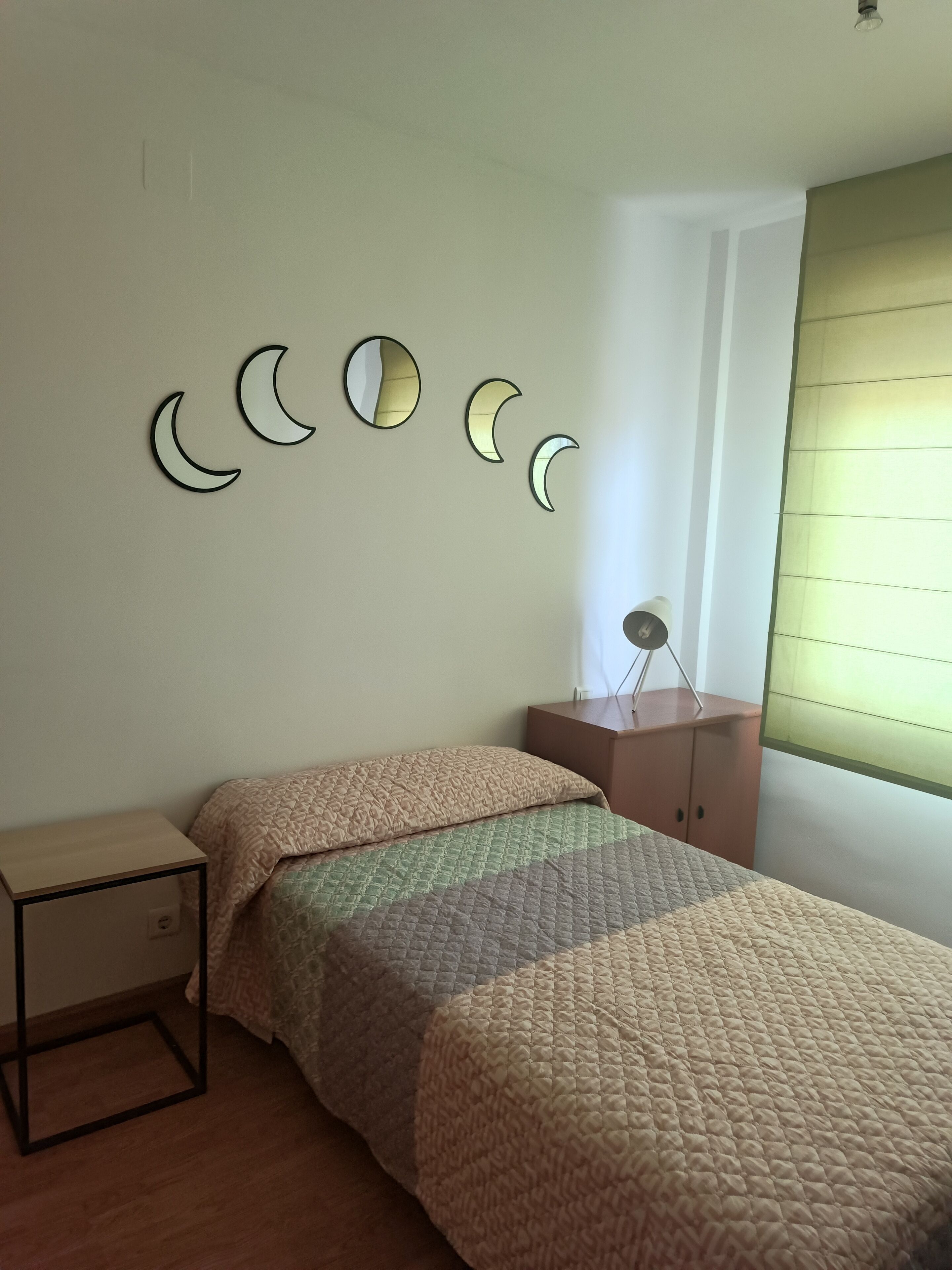 3 chambres, fer et planche à repasser, Wi-Fi, draps fournis