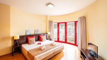 4 quartos, cofres nos quartos, ferros/tábuas de passar roupa