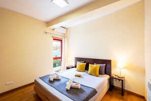 4 bedrooms, in-room safe, iron/ironing board, free WiFi