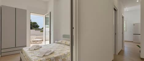 2 bedrooms, iron/ironing board, internet