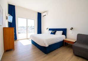 6 bedrooms, iron/ironing board, free WiFi, bed sheets - Casa Cubo Superbly Situated 6 Bedroom Villa (Carvoeiro)