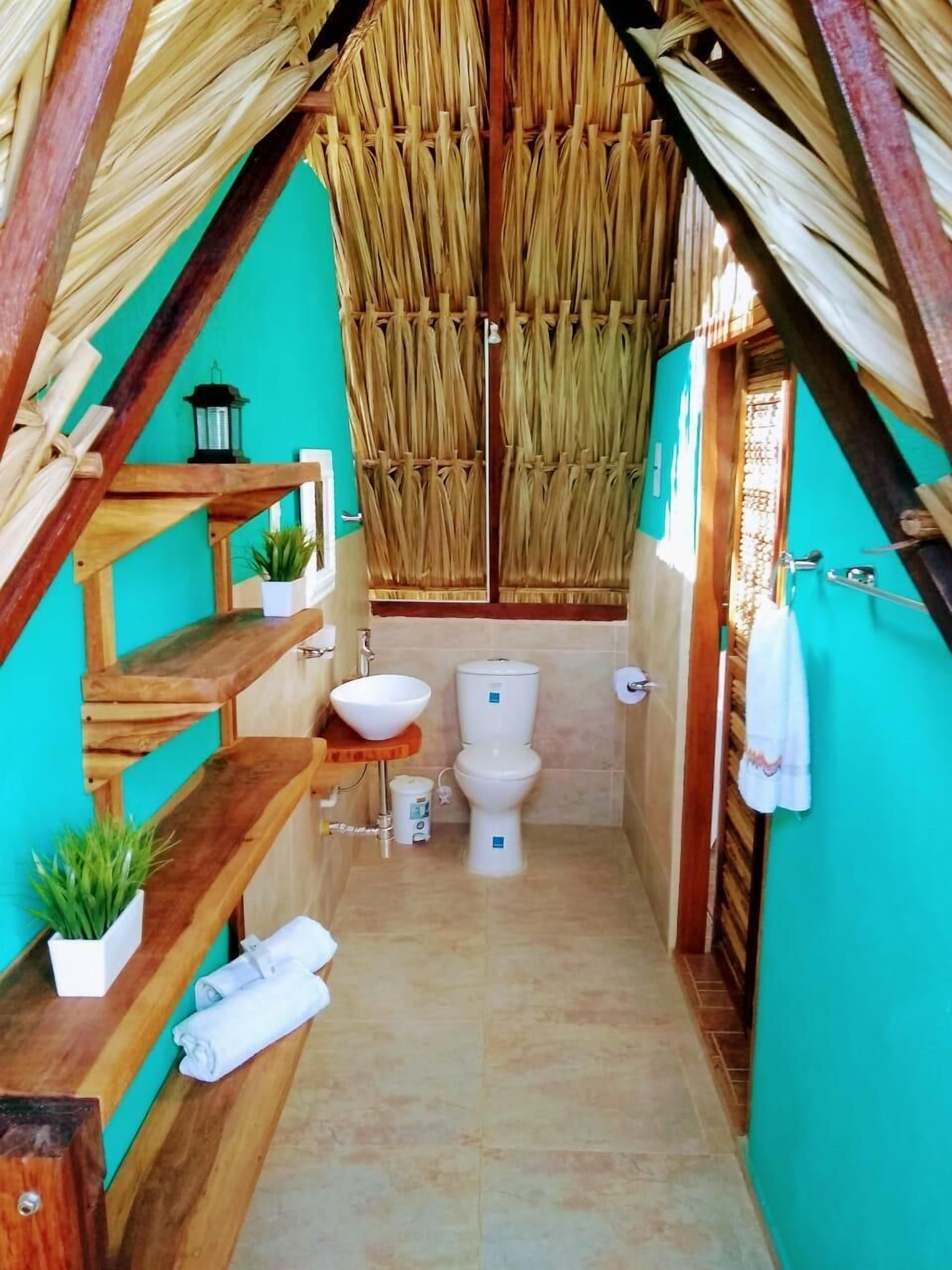 Deluxe Cabin | Bathroom