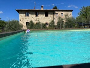 Seasonal outdoor pool, pool umbrellas - Lina - Podere Ribatti Casole D'elsa (Casole d'Elsa)