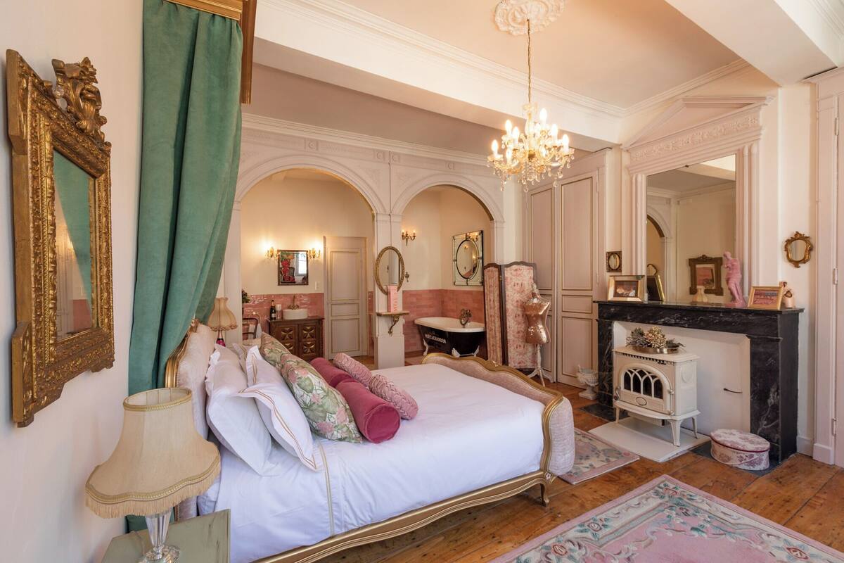 Grand Suite, 2 Bedrooms, Bathtub, City View
