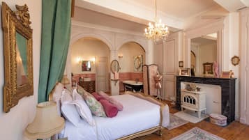 Grand Suite, 2 Bedrooms, Bathtub, City View