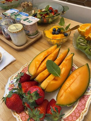 Tägliches inbegriffenes kontinentales Frühstück