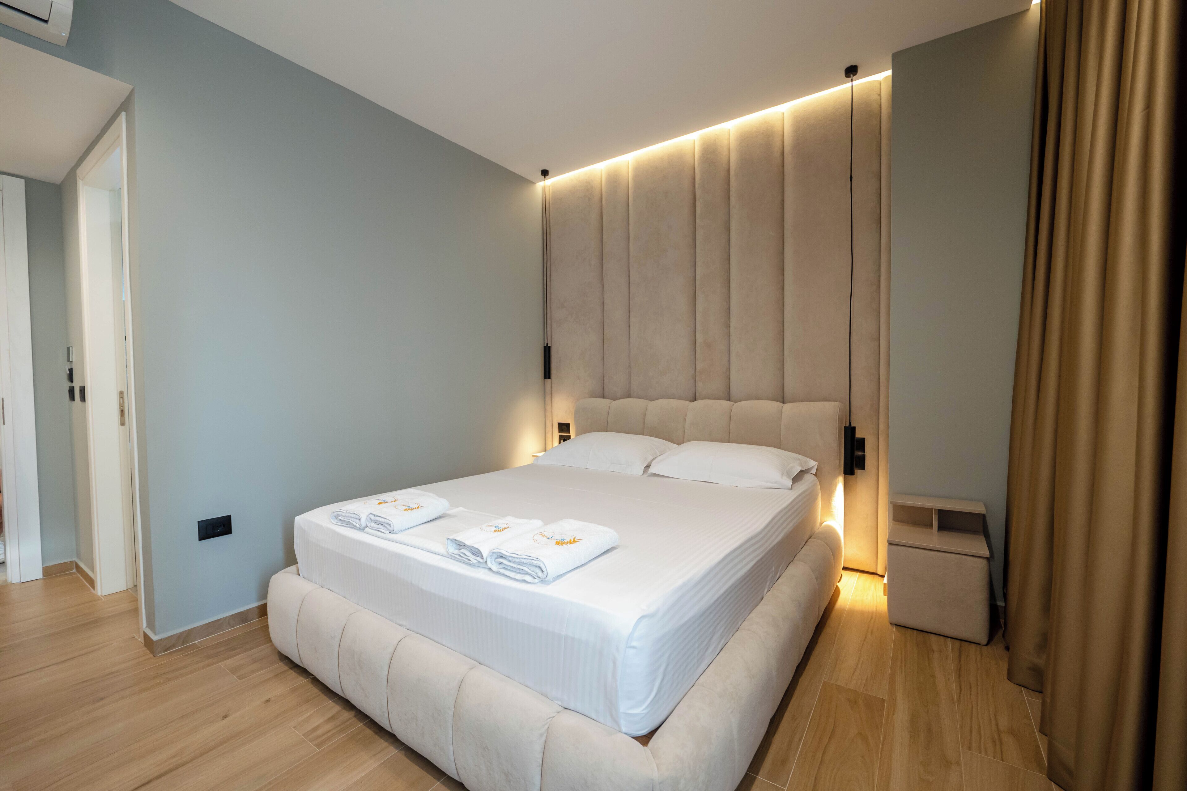 Double Room, Direct Pool Access | Desk, soundproofing, iron/ironing board, free cots/infant beds