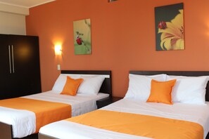 Comfort Double Room | Bathroom | Shower, rainfall showerhead, designer toiletries, hair dryer - Platinium Hotel (Tacna)