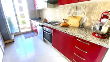 Geladeira, fogão, cooktop, lava-louças