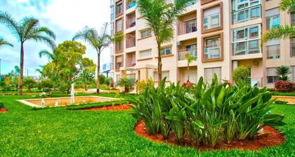 Greeny cosy 3BDR - Downtown near train / tram