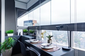 Departamento | Muebles diferentes, escritorio, wifi gratis y ropa de cama 