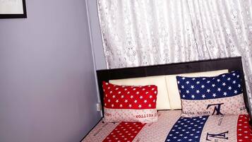 1 غرفة نوم ومكواة/لوح كي وملاءات أسرّة