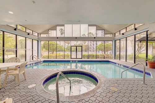 Cozy Lakeview Getaway / Near Universal Studios