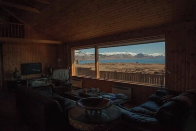 Glass House with Private River & 360° Views