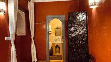 Quarto casal tradicional, 1 cama Queen | Roupas de cama premium, edredons de pluma, camas Select Comfort