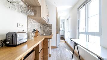 Fridge, microwave, coffee/tea maker, electric kettle