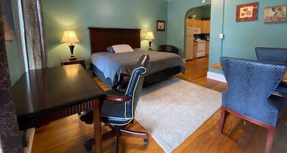 Furnished efficiency for healthcare workers and executives in historic downtown.