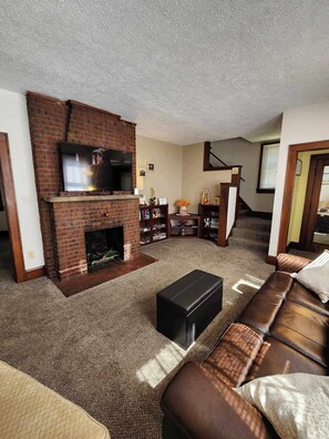 Smart TV, books, music library, stereo