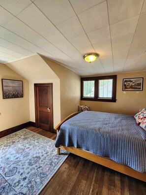 3 bedrooms, desk, iron/ironing board, free WiFi - Cozy, cute home close to College of Wooster and Amish Country, Ohio (Wooster)