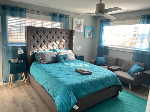 4 bedrooms, iron/ironing board, WiFi, bed sheets