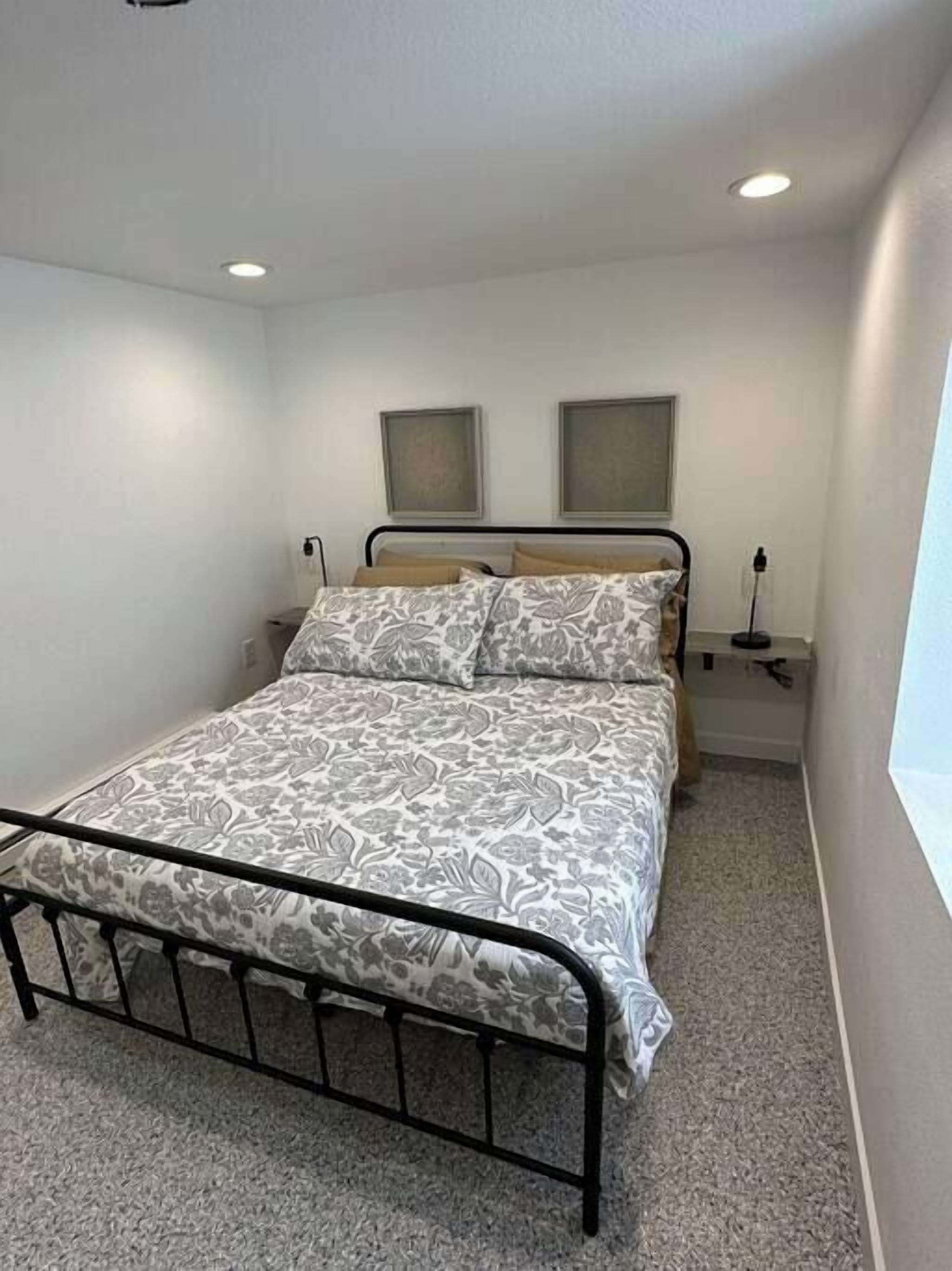 1 dormitorio, tabla de planchar con plancha, wifi y ropa de cama