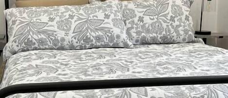 1 makuuhuone, silitysrauta/-lauta, Wi-Fi, vuodevaatteet