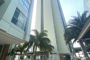 Exterior - Stay with Splendid View | 3 Prsn (West Jakarta City)