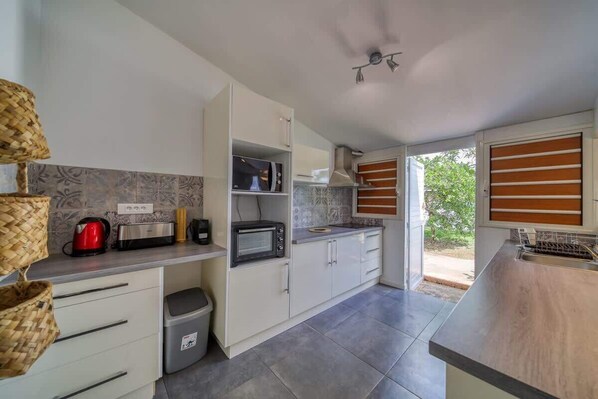 Réfrigérateur, micro-ondes, four, lave-vaisselle