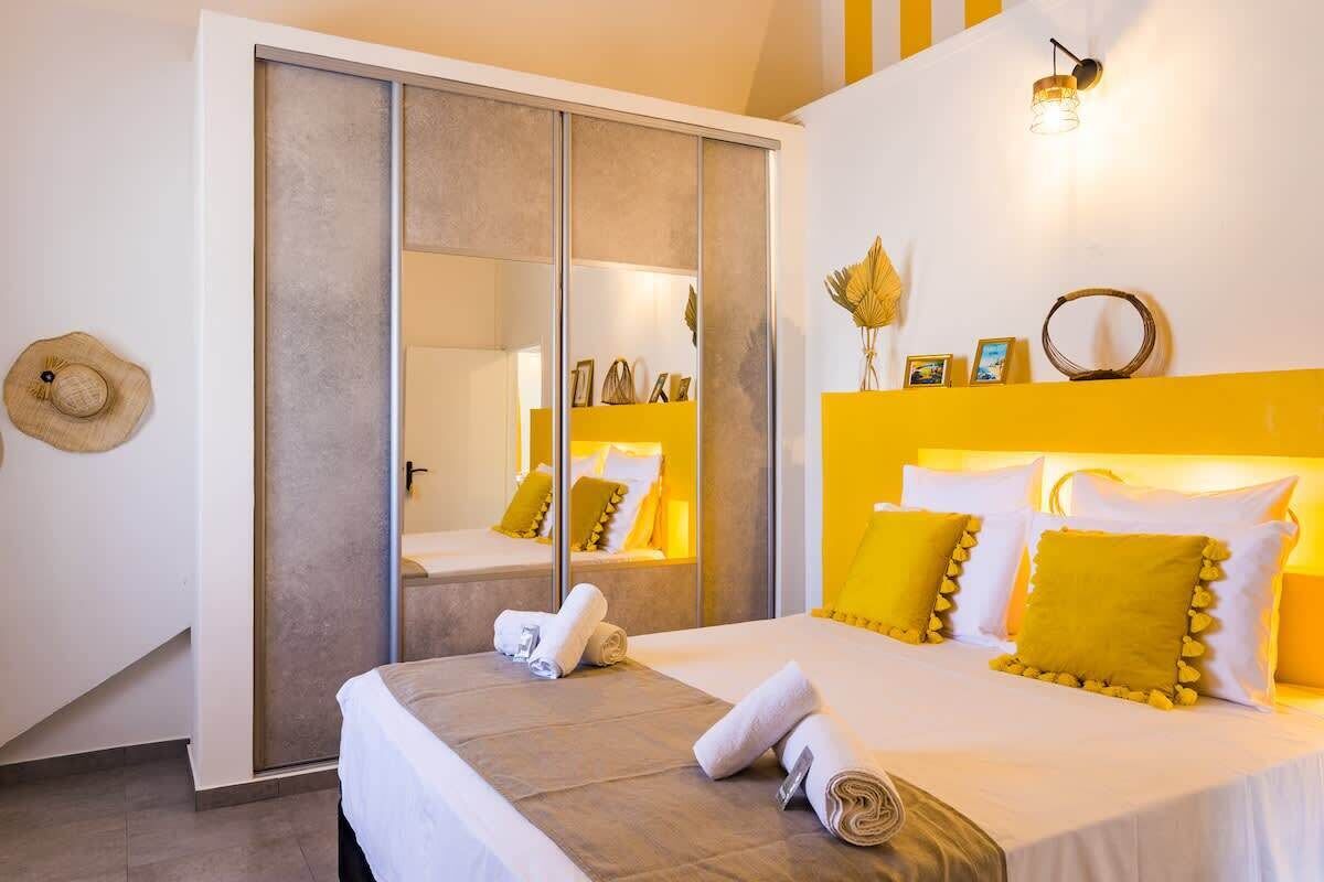 3 habitaciones, escritorio, tabla de planchar con plancha y wifi 