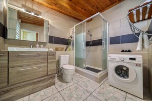 Dusche, Haartrockner, Handtücher