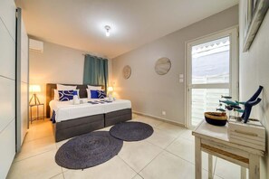 5 habitaciones, tabla de planchar con plancha, cuna de viaje y wifi 