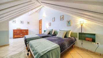 2 bedrooms, iron/ironing board, WiFi, bed sheets