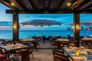 Outdoor dining - Beautiful Pueblo Bonito Rose Resort Junior Suite (Cabo San Lucas)